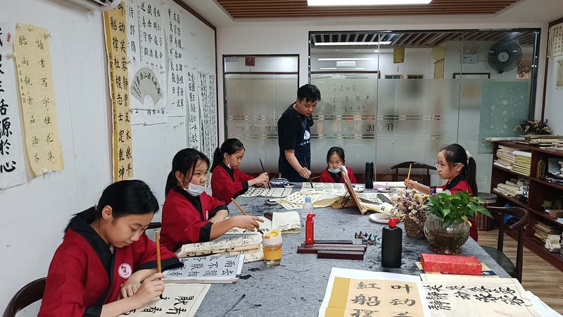 上海的自考培训机构众多，大致可以分为以下几类：