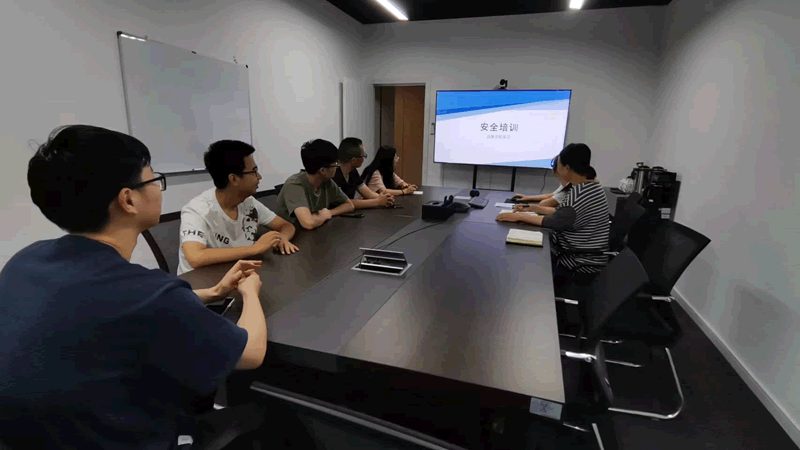 在培训实施过程中，要关注以下几点：